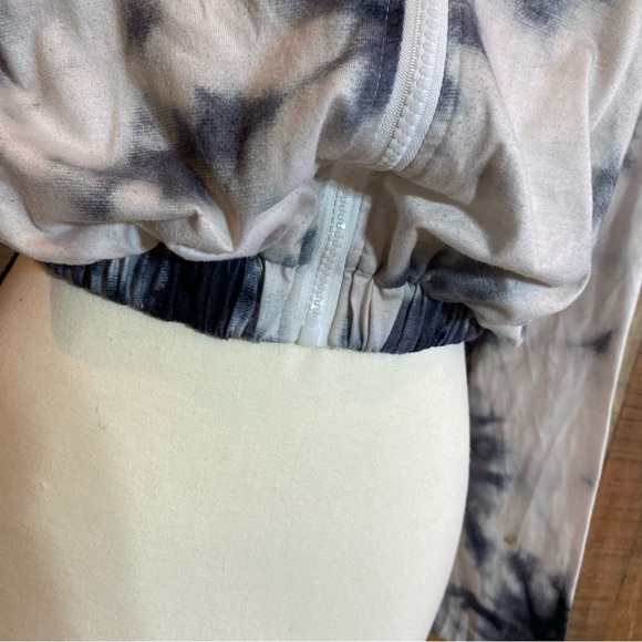 SHEIN CROPPED ZIP UP WOMENS HOODIE ELASTIC AT WAIST TIE DYE GRAY/CREAM SZ S - Picture 7 of 7